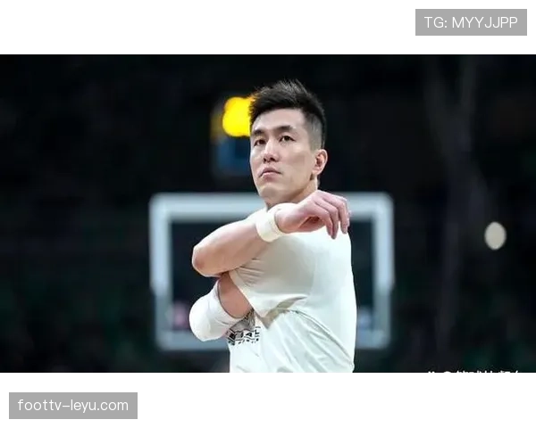 郭艾伦在家竟然连遥控器都要亲自管，这过家家演得也太真实了吧